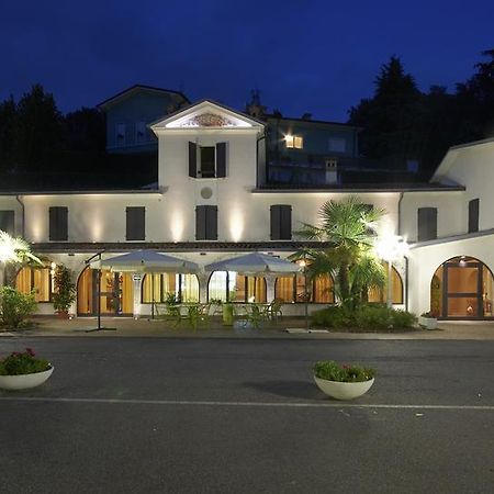 קסטיליונה דלה סטיביירה Hotel Ristorante La Grotta מראה חיצוני תמונה