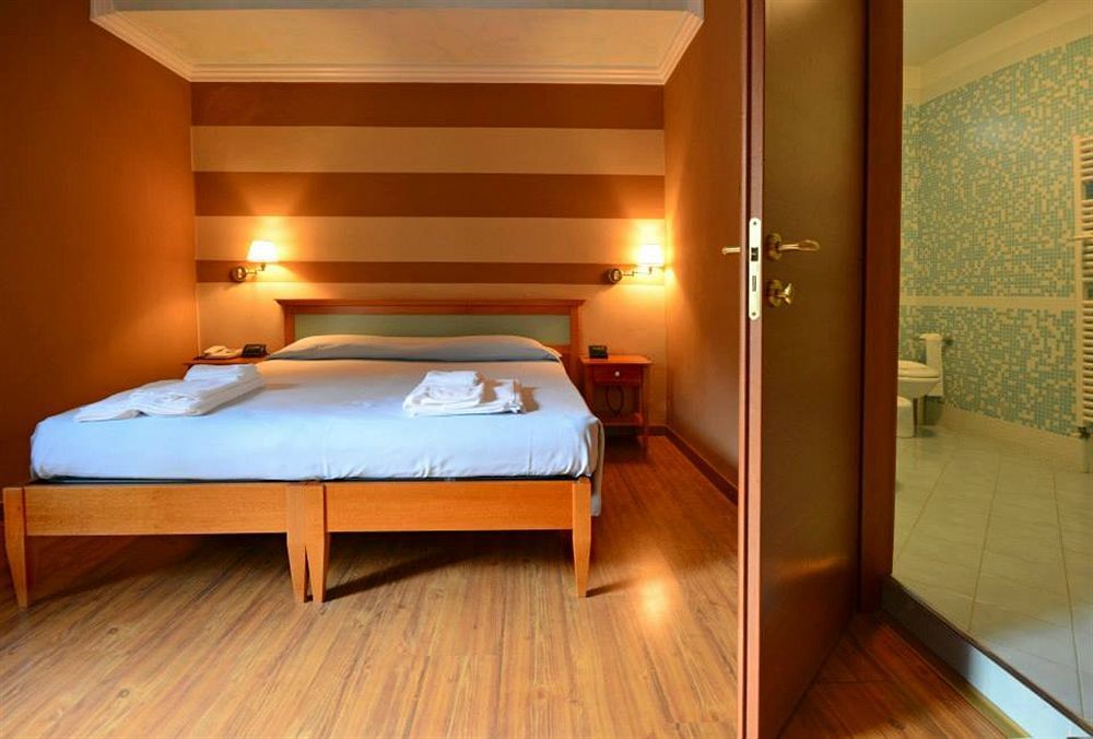 קסטיליונה דלה סטיביירה Hotel Ristorante La Grotta מראה חיצוני תמונה