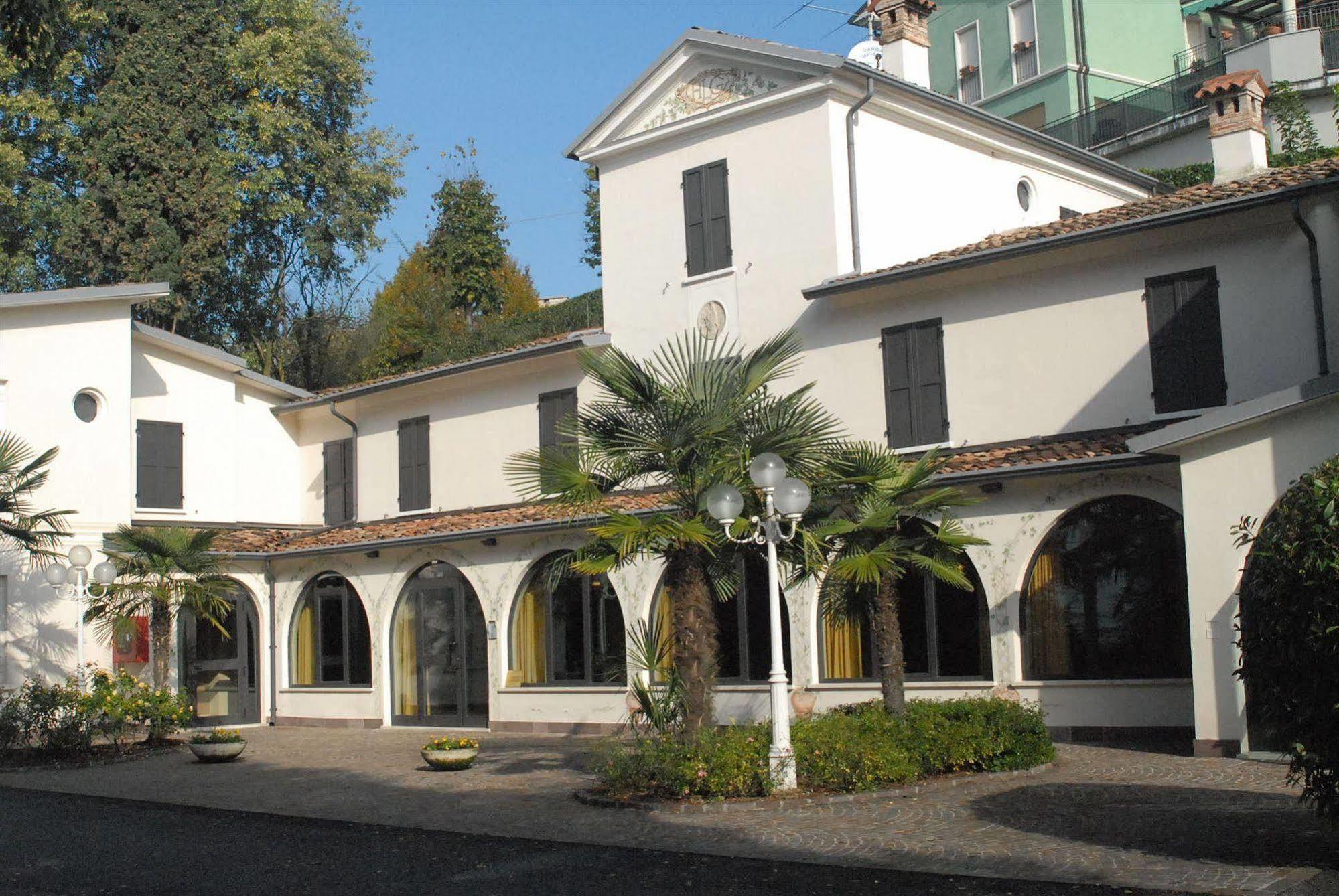 קסטיליונה דלה סטיביירה Hotel Ristorante La Grotta מראה חיצוני תמונה