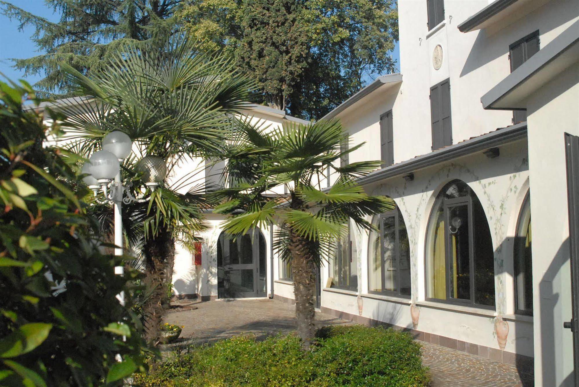 קסטיליונה דלה סטיביירה Hotel Ristorante La Grotta מראה חיצוני תמונה